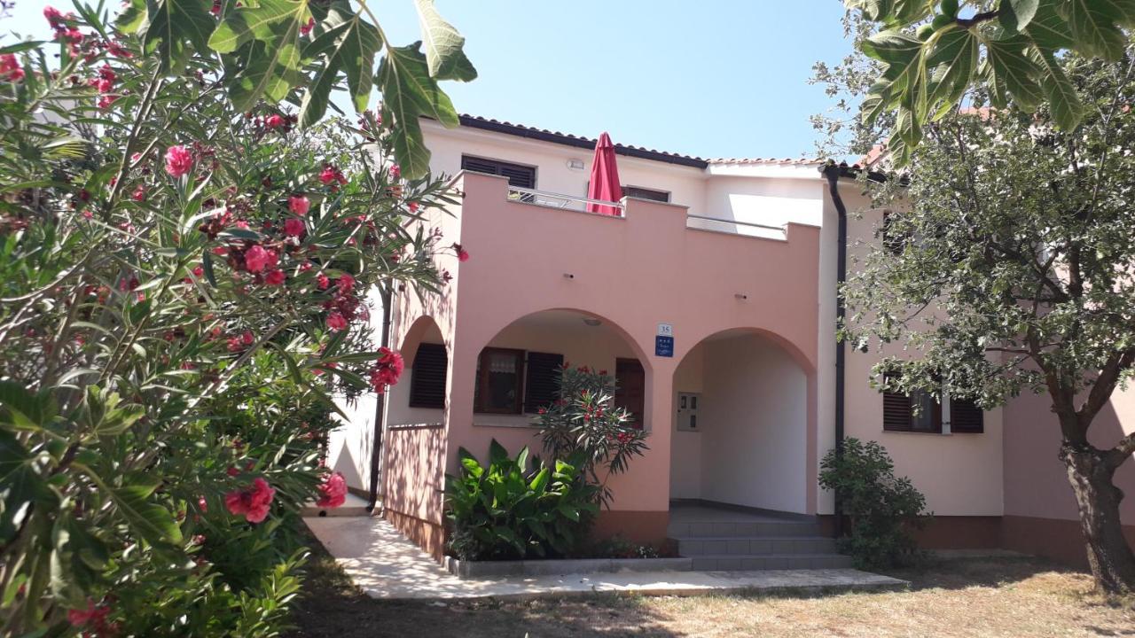 Apartmani Mia Ližnjan Exterior foto