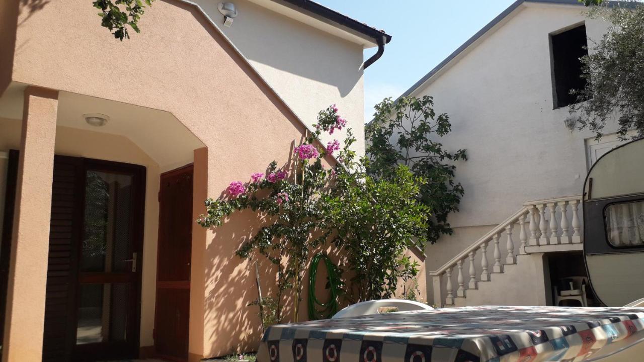 Apartmani Mia Ližnjan Exterior foto