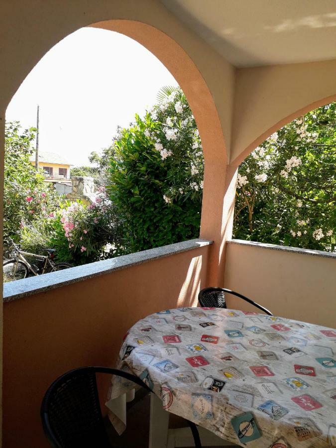Apartmani Mia Ližnjan Exterior foto